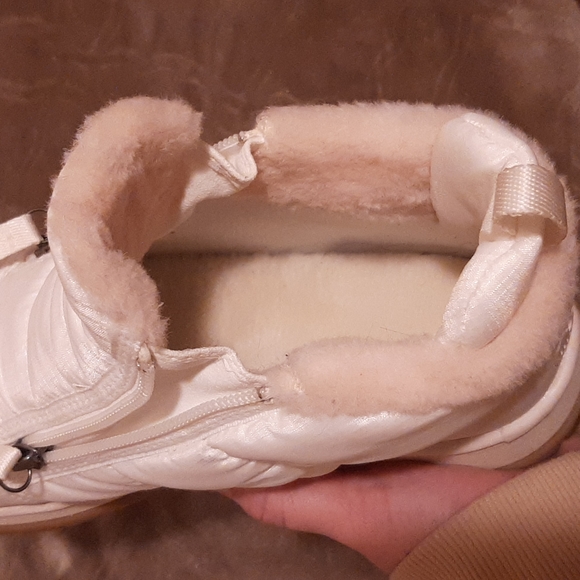 UGG *NEW* front zip winter boots - Picture 9 of 9